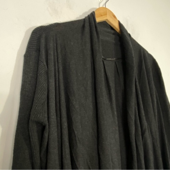 Lululemon Universal Wrap - Picture 6 of 8